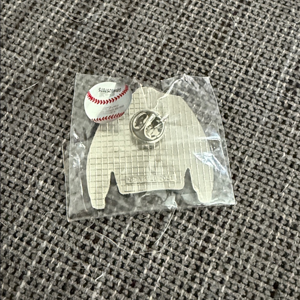 Dodgers Jacket Pin - Picture 4 of 4